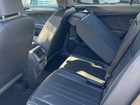 Used 2022 Volkswagen Tiguan SE R-Line image 13