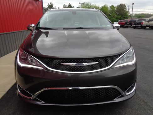 Used 2019 Chrysler Pacifica Limited image 14