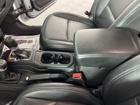 Used 2023 Jeep Wrangler Sport S image 28