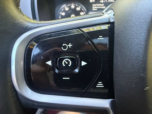 Used 2016 Volvo XC90 T6 Momentum w/ Momentum Plus Package AWD/4WD image 25
