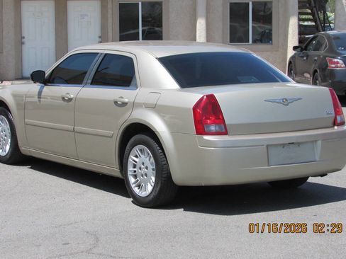 Used 2006 Chrysler 300 w/ Sound Group image 4