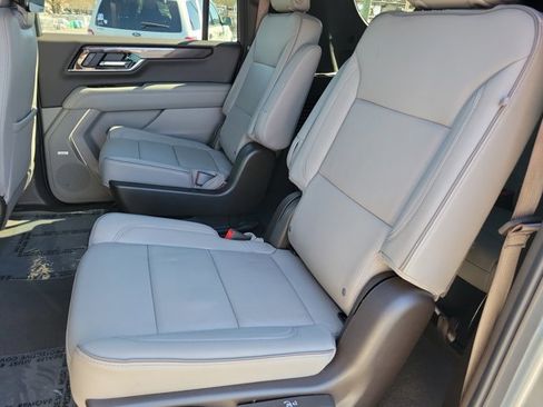Used 2025 GMC Yukon XL Elevation w/ Elevation Premium Package image 16
