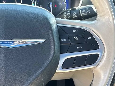 Certified 2019 Chrysler Pacifica Limited FWD image 38
