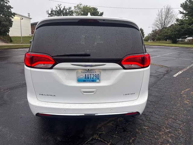 Used 2018 Chrysler Pacifica Limited FWD image 13