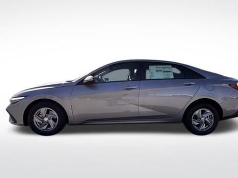 Used 2025 Hyundai Elantra SE FWD image 8