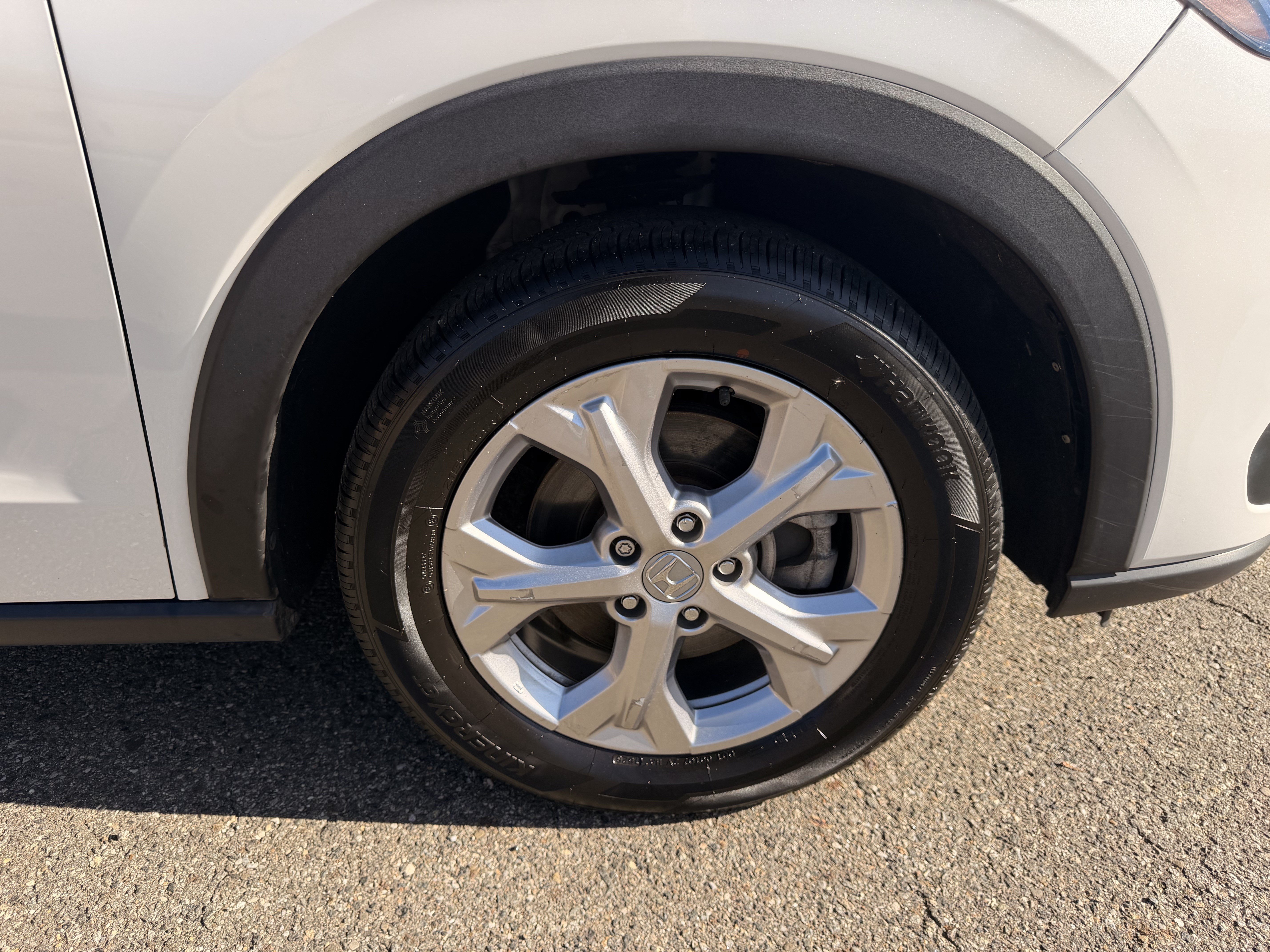 Used 2025 Honda HR-V LX image 9