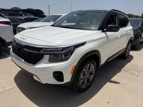 Used 2024 Kia Seltos S AWD/4WD image 1