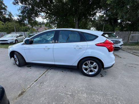 Used 2014 Ford Focus SE w/ SE Winter Package FWD image 9