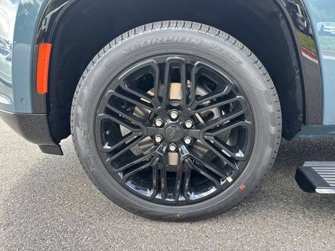New 2026 Jeep Grand Wagoneer Limited AWD/4WD image 10