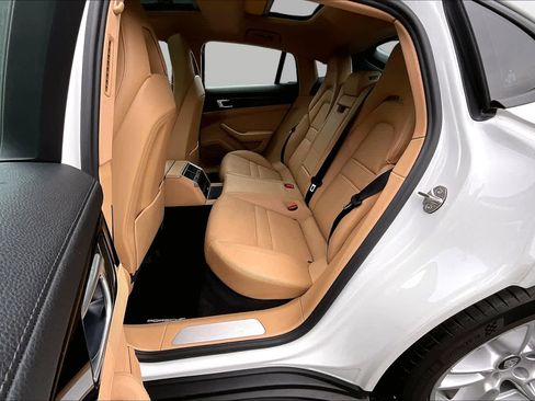Used 2023 Porsche Panamera RWD image 21