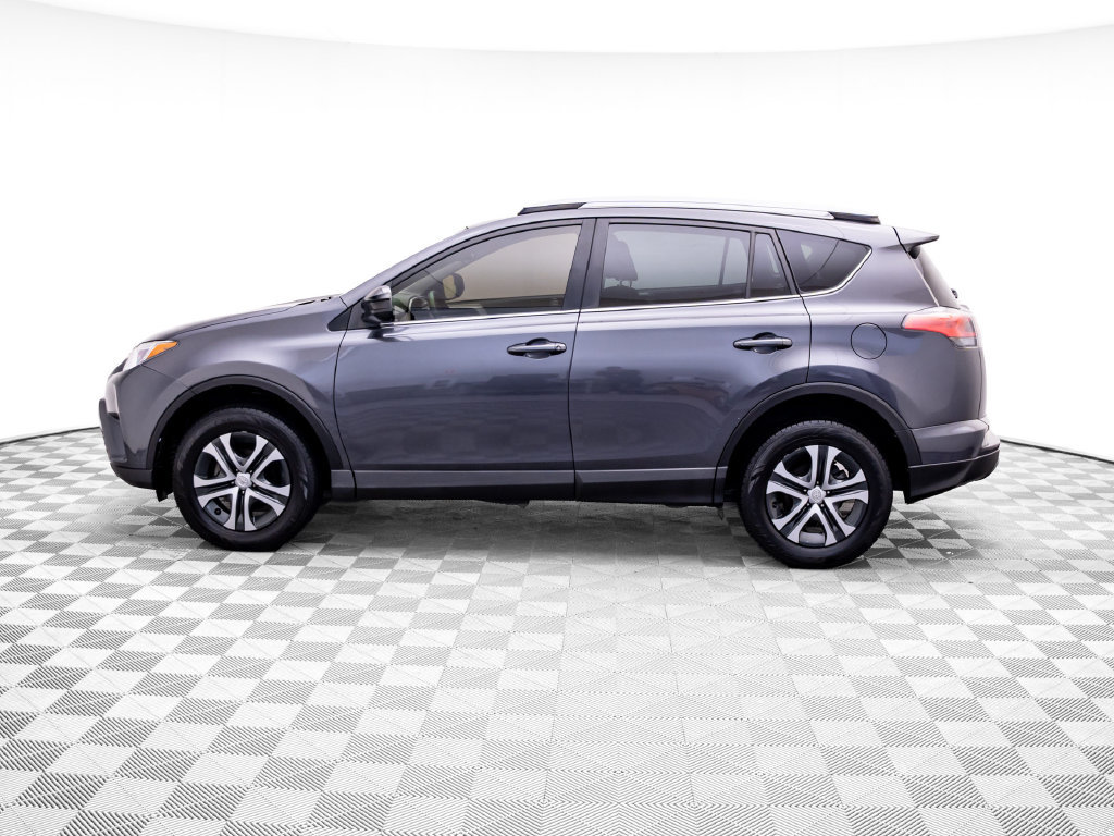 Used 2018 Toyota RAV4 LE FWD image 2