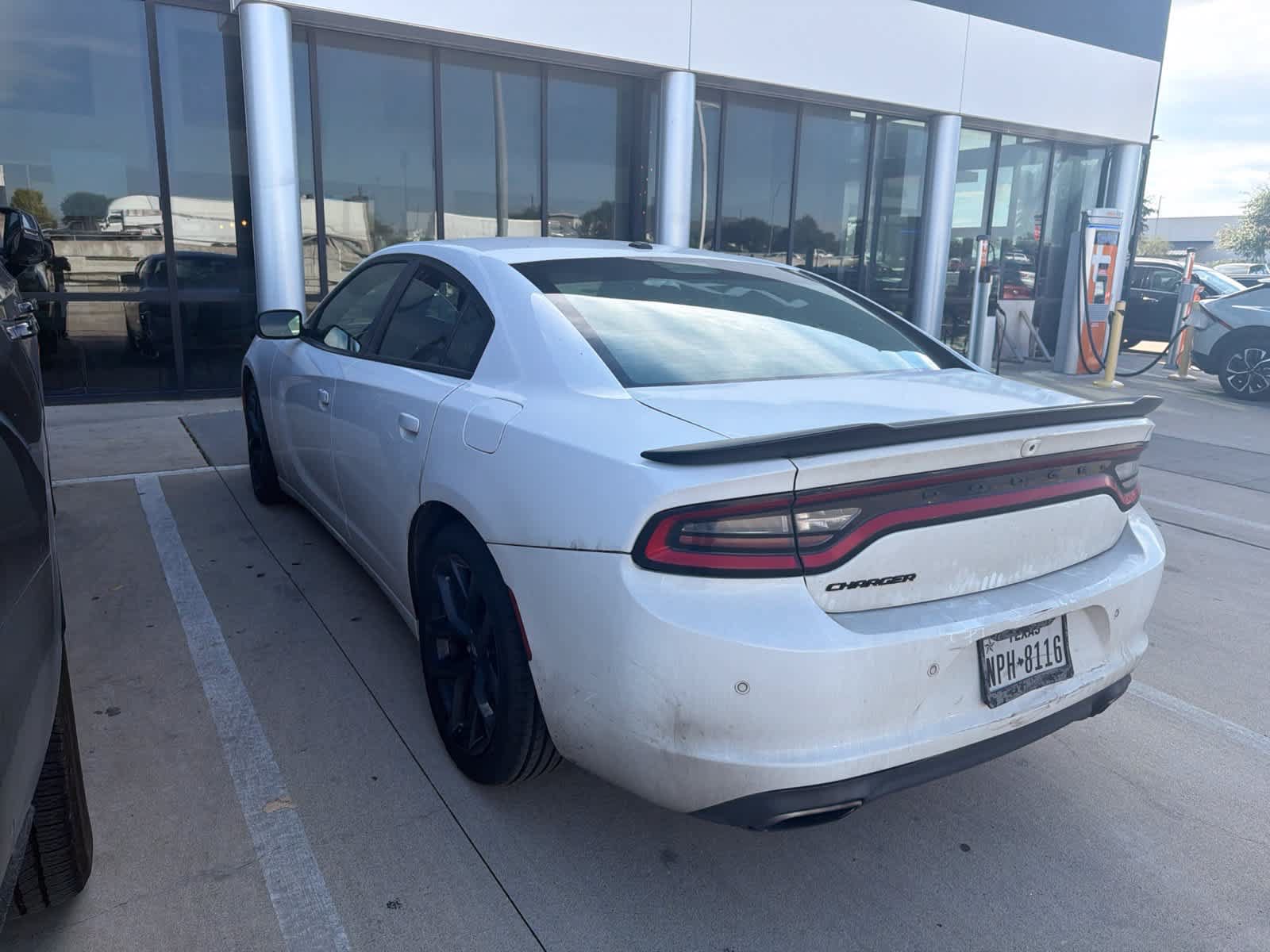 Used 2020 Dodge Charger SXT w/ Blacktop Package RWD image 2