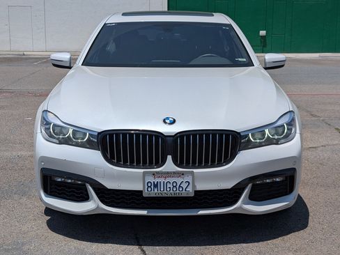 Used 2018 BMW 740i image 3