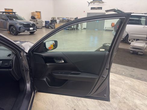 Used 2017 Honda Accord LX image 17