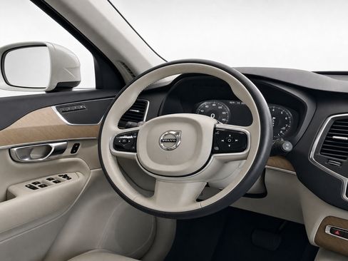 Used 2022 Volvo XC90 T5 Momentum w/ Climate Package FWD image 14