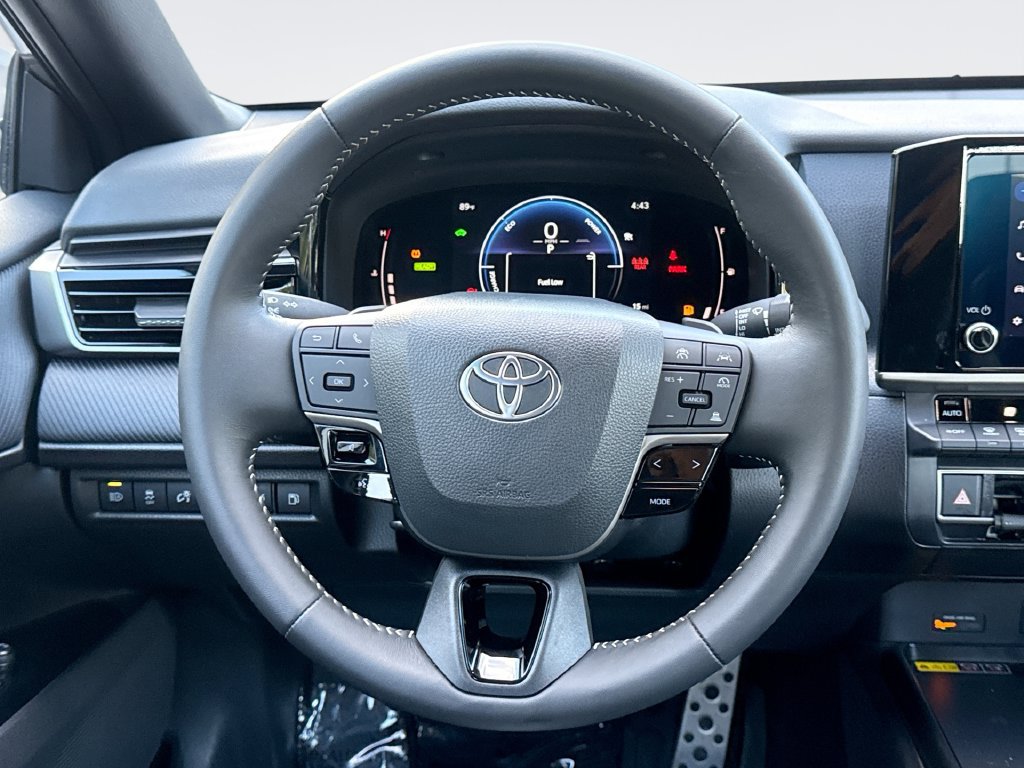 Used 2025 Toyota Camry SE FWD image 11