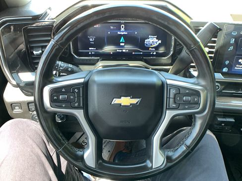 Used 2024 Chevrolet Silverado 2500 LT AWD/4WD image 16