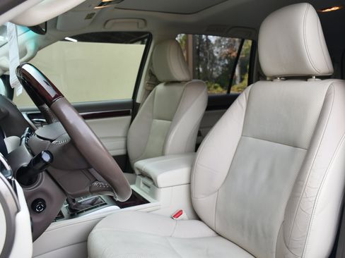 Used 2019 Lexus GX 460 image 9