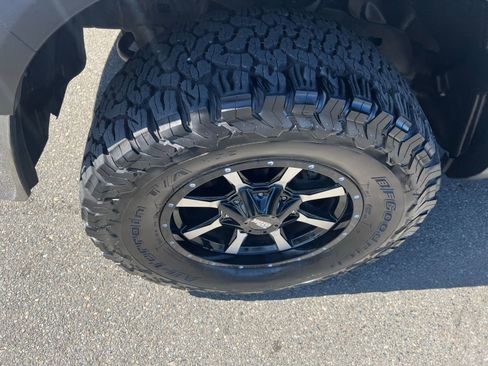 Used 2015 RAM 1500 ST w/ SXT Appearance Group image 8