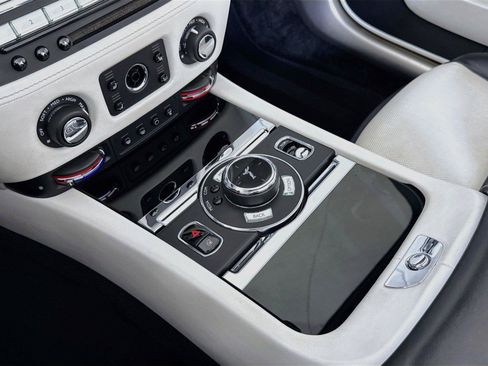 Used 2018 Rolls-Royce Dawn RWD image 21