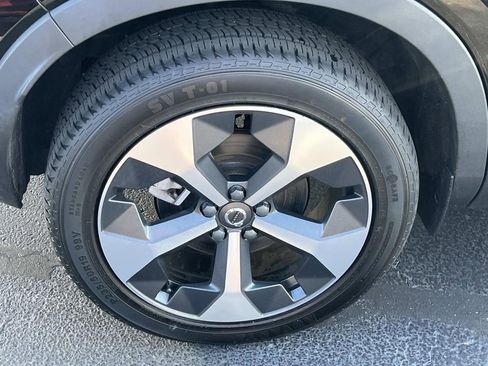 Used 2023 Volvo XC40 B4 Ultimate image 9