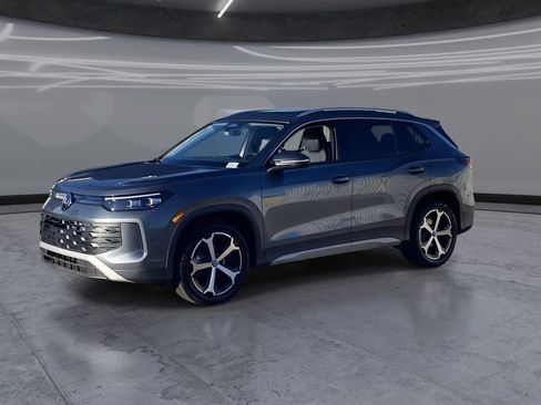 New 2026 Volkswagen Tiguan SE FWD image 3