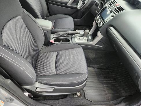 Used 2017 Subaru Forester 2.5i Premium w/ All-Weather Package image 18