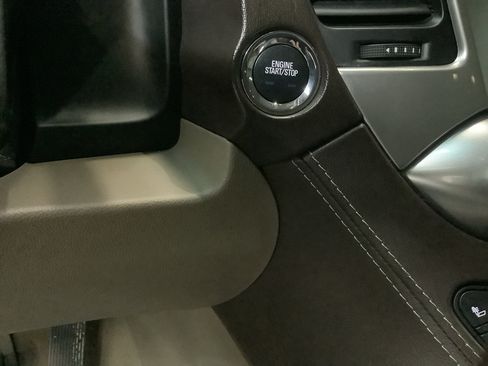 Used 2019 Chevrolet Tahoe Premier AWD/4WD image 16