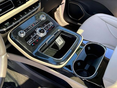 Used 2022 Lincoln Nautilus Reserve w/ Equipment Group 201A image 14