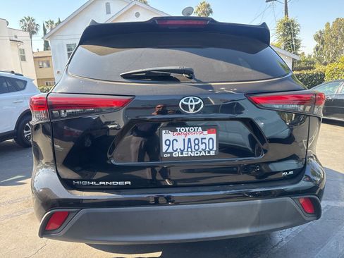 Used 2022 Toyota Highlander XLE FWD image 4