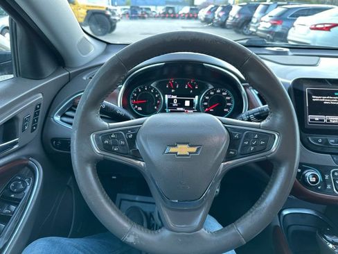 Used 2017 Chevrolet Malibu Premier FWD image 14