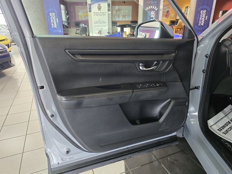 Used 2025 Honda CR-V LX image 7