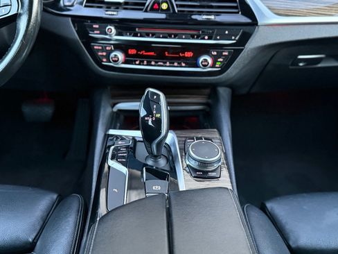Used 2019 BMW 530i w/ Convenience Package RWD image 27