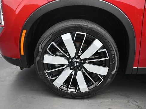 Used 2025 Mitsubishi Outlander AWD image 63