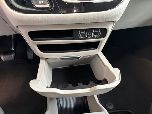 Used 2023 Chrysler Voyager LX FWD image 28