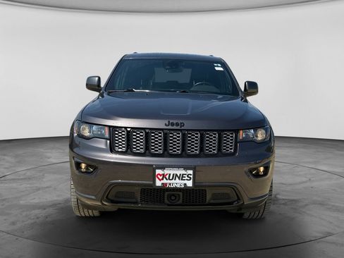 Used 2020 Jeep Grand Cherokee Altitude AWD/4WD image 4
