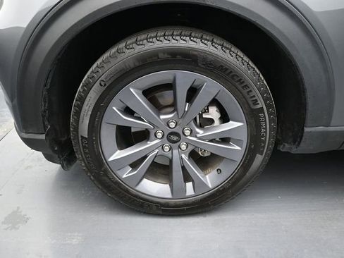 Used 2023 Ford Explorer XLT w/ Equipment Group 202A RWD image 9