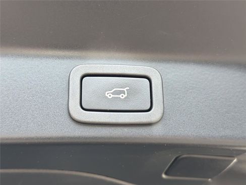 Used 2019 Jaguar F-PACE Premium AWD/4WD image 20