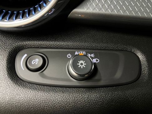 New 2026 Chevrolet Trax LT w/ LT Convenience Package FWD image 12