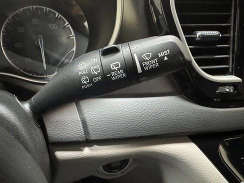 Used 2024 Chrysler Pacifica Touring-L image 21