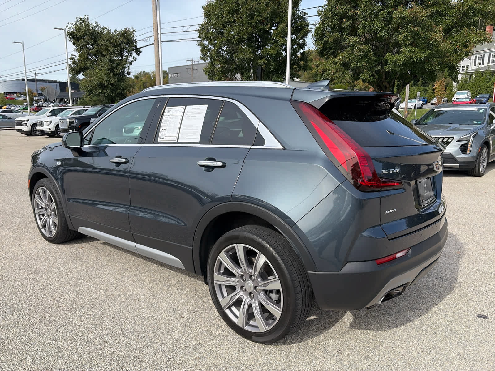 Used 2020 Cadillac XT4 Premium Luxury AWD/4WD image 2