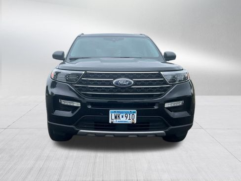 Used 2022 Ford Explorer XLT AWD/4WD image 3