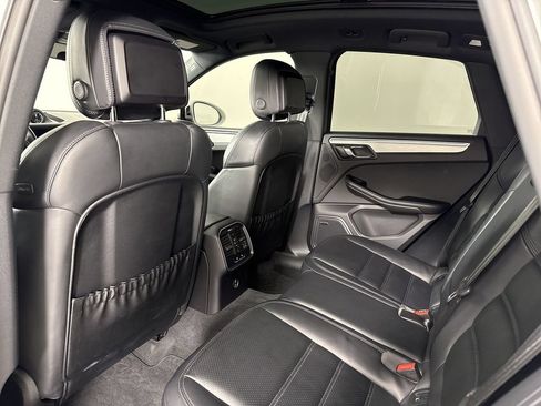 Certified 2024 Porsche Macan w/ Premium Plus Package AWD/4WD image 25