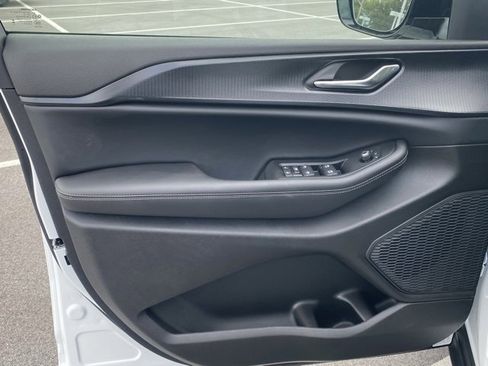 New 2025 Jeep Grand Cherokee L Altitude image 12