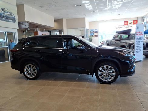 New 2026 Toyota Highlander Limited AWD/4WD image 2