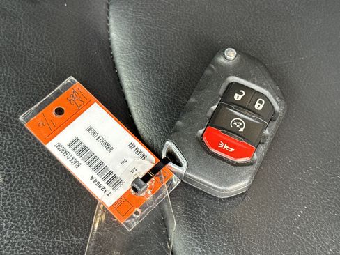 Used 2020 Jeep Wrangler Unlimited Sahara AWD/4WD image 36