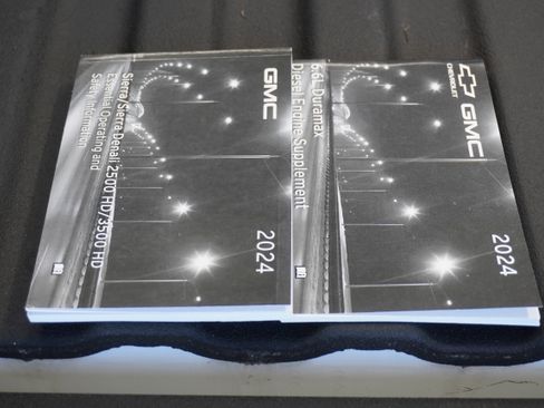 Used 2024 GMC Sierra 2500 AT4 w/ Technology Package image 32