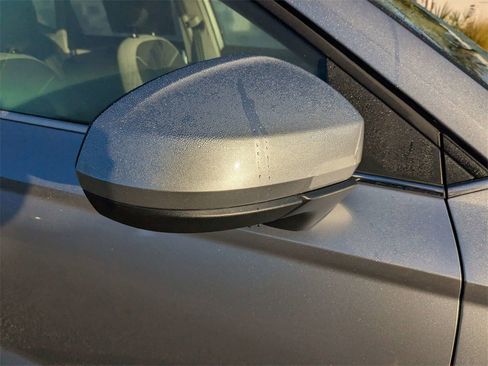 Used 2025 Volkswagen Taos SE image 12