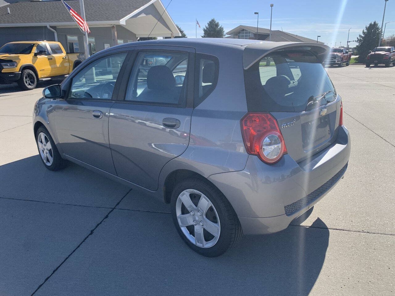 Used 2011 Chevrolet Aveo5 LT FWD image 6