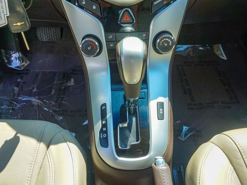 Used 2014 Chevrolet Cruze LT FWD image 14